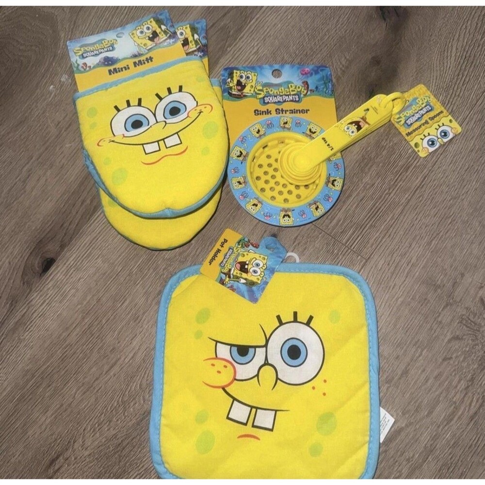 SpongeBob SquarePants kitchen set with yellow SpongeBob face on blue background